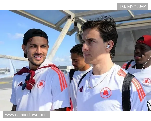 马特拉齐社交媒体分享帕雷德斯与迪巴拉签名球衣珍藏品